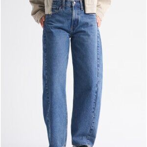 Abercrombie & Fitch Ankle Mid-Rise Barrel Jeans in Medium Blue